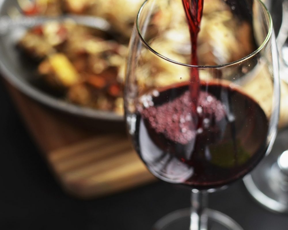 wine, glass, pour-850337.jpg